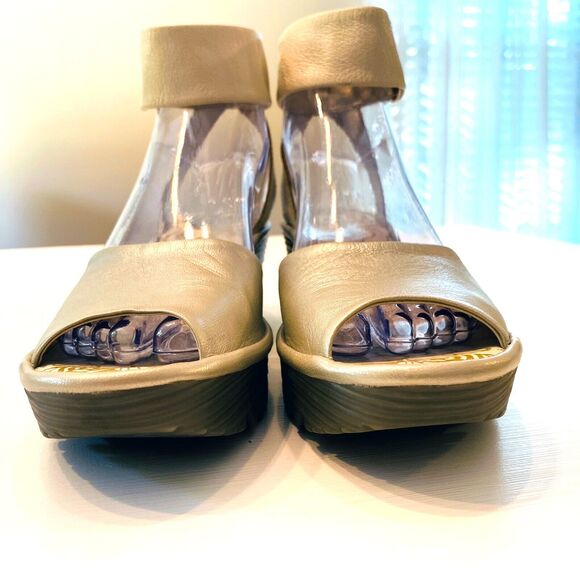 FLY London Women's Yula White Pearl Leather Wedge Pumps EU Size 37 US 6.5 / 7 - Picture 5 of 11